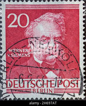 ALLEMAGNE, Berlin - VERS 1952 : timbre-poste d'Allemagne, Berlin montrant des hommes de l'histoire de Berlin: Werner von Siemens Banque D'Images