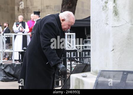 Alderman W S Hyde, président honoraire du groupe Leeds, Royal British Legion dépose une couronne lors des Hommages du dimanche du souvenir au War Memorial de Victoria Gardens Leeds, West Yorkshire, Royaume-Uni le 14 novembre 2021. À Leeds, Royaume-Uni le 11/14/2021.(Photo de Mark Cosgrove/News Images/Sipa USA) Banque D'Images