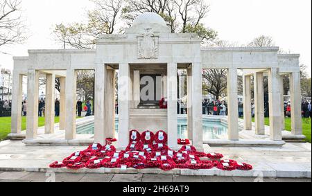 Brighton, Royaume-Uni 14 novembre - le service de l'acte du souvenir se tient aujourd'hui au Brighton War Memorial : Credit Simon Dack / Alamy Live News Banque D'Images