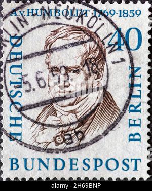 ALLEMAGNE, Berlin - VERS 1959: Timbre-poste d'Allemagne, Berlin montrant des hommes de l'histoire de Berlin (II) Alexander von Humboldt (1769-1859) Banque D'Images