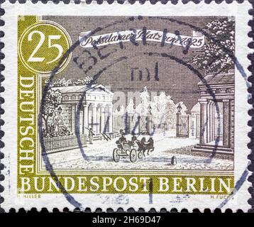 ALLEMAGNE, Berlin - VERS 1963: Ce timbre-poste de l'Allemagne, Berlin montrant le Vieux Berlin: Potzdamer place vers 1825 Banque D'Images