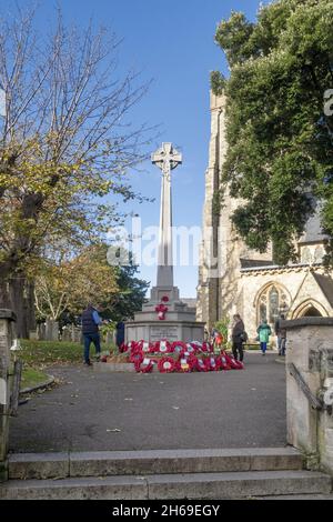 Le mémorial de guerre de Sidmouth célèbre son centenaire en 2021, il est de 100 ans depuis qu'il a été érigé.le mémorial est d'une croix celtique sur une grande colonne conique.L'architecte local R.W Sampson a été mandaté pour concevoir la pièce qui est maintenant une caractéristique classée Grade 2 de la ville balnéaire du Devonshire.Credit: Photo Central/Alamy Live News Banque D'Images