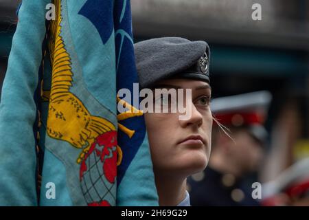 Windsor, Berkshire, Royaume-Uni.14 novembre 2021.Ce matin, le Service du dimanche du souvenir a été très présent au Monument commémoratif de guerre de l'église paroissiale de Windsor.Les prières ont été dirigées par le Revd Canon Sally Lodge et les écritures lues par le maire du Royal Borough de Windsor et Maidenhead, le conseiller John Story.Le député de Windsor, Adam Afriyie, était également présent avec les conseillers de la Banque RBWM, des représentants de nombreuses organisations locales et des organismes de bienfaisance.Crédit : Maureen McLean/Alay Live News Banque D'Images