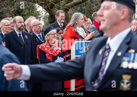 Southend on Sea, Essex, Royaume-Uni.14 novembre 2021.Un service du dimanche du souvenir a eu lieu au Cenotaph de Southend, avec un certain nombre de couronnes placées en hommage au député de Southend West, David Amess.Parmi les participants figuraient James Duddridge, un confrère conservateur (en photo), député de Rochford et Southend East voisins, ainsi que d'autres dignitaires de Southend Banque D'Images