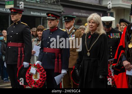 Windsor, Berkshire, Royaume-Uni.14 novembre 2021.Ce matin, le Service du dimanche du souvenir a été très présent au Monument commémoratif de guerre de l'église paroissiale de Windsor.Les prières ont été dirigées par le Revd Canon Sally Lodge et les écritures lues par le maire du Royal Borough de Windsor et Maidenhead, le conseiller John Story.Le député de Windsor, Adam Afriyie, était également présent avec les conseillers de la Banque RBWM, des représentants de nombreuses organisations locales et des organismes de bienfaisance.Crédit : Maureen McLean/Alay Live News Banque D'Images