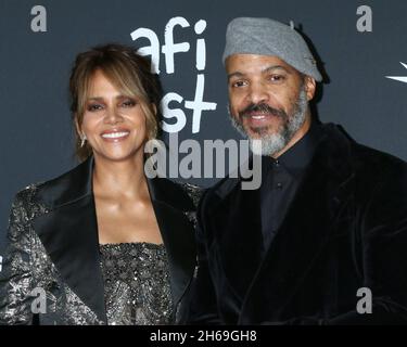 Halle Berry, Van Hunt au Fest de l'AFI - première meurtrisée au cinéma chinois IMAX de TCL le 13 novembre 2021 à Los Angeles, CA (photo par Katrina Jordan/Sipa USA) Banque D'Images