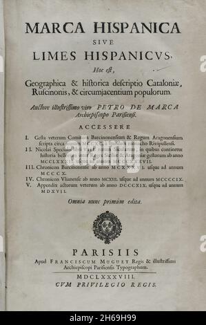 'marca Hispanica sive limes hispanicus'.Livre écrit en latin par Pierre de Marca (1594-1662).En 1656, il a été mandaté pour formaliser le traité frontalier entre les royaumes de France et d'Espagne, une tâche qui a été reflétée dans cette collection de cinq livres, rendant le peuple français au courant de la province de Catalogne annexée en 1641.Etienne Baluze agrandi et édité.Publié à Paris par François Muguet en 1688.Bibliothèque militaire historique de Barcelone.Catalogne, Espagne. Banque D'Images