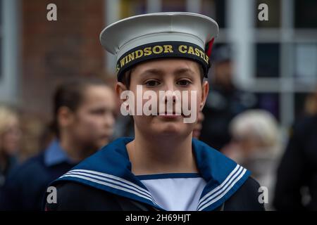 Windsor, Berkshire, Royaume-Uni.14 novembre 2021.Ce matin, le Service du dimanche du souvenir a été très présent au Monument commémoratif de guerre de l'église paroissiale de Windsor.Les prières ont été dirigées par le Revd Canon Sally Lodge et les écritures lues par le maire du Royal Borough de Windsor et Maidenhead, le conseiller John Story.Le député de Windsor, Adam Afriyie, était également présent avec les conseillers de la Banque RBWM, des représentants de nombreuses organisations locales et des organismes de bienfaisance.Crédit : Maureen McLean/Alay Live News Banque D'Images