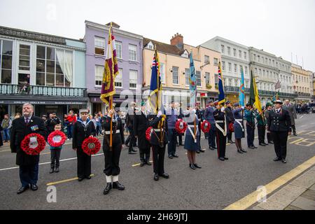 Windsor, Berkshire, Royaume-Uni.14 novembre 2021.Ce matin, le Service du dimanche du souvenir a été très présent au Monument commémoratif de guerre de l'église paroissiale de Windsor.Les prières ont été dirigées par le Revd Canon Sally Lodge et les écritures lues par le maire du Royal Borough de Windsor et Maidenhead, le conseiller John Story.Le député de Windsor, Adam Afriyie, était également présent avec les conseillers de la Banque RBWM, des représentants de nombreuses organisations locales et des organismes de bienfaisance.Crédit : Maureen McLean/Alay Live News Banque D'Images