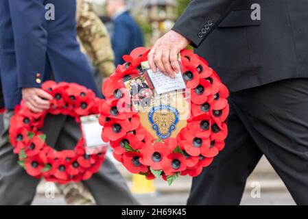 Southend on Sea, Essex, Royaume-Uni.14 novembre 2021.Un service du dimanche du souvenir a eu lieu au Cenotaph de Southend, avec un certain nombre de couronnes placées en hommage au député de Southend West, David Amess.Parmi les participants figuraient James Duddridge, député de Rochford et Southend East, ainsi que d'autres dignitaires de Southend Banque D'Images