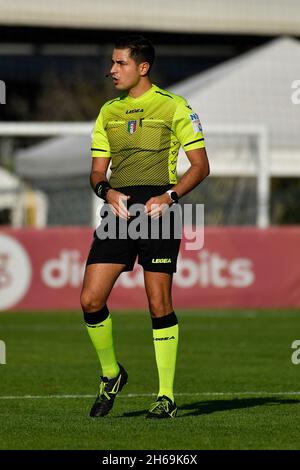 Arbitre Marco Pilleri pendant la série Un match entre A.S. Roma Women et ACF Fiorentina Femmile au stadio Tre Fontane le 14 novembre 2021 à Rome, Italie.(Photo de Domenico Cippitelli/Pacific Press) Banque D'Images