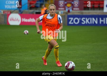 Londres, Royaume-Uni.14 novembre 2021.Londres, Angleterre, 14 novembre 2 Faye Bryson (2 Reading) dans l'échauffement pendant le match de la Super League FA Womens entre West Ham Utd et Reading au stade Dagenham & Redbridge FC à Londres, Angleterre crédit: SPP Sport Press photo./Alamy Live News Banque D'Images