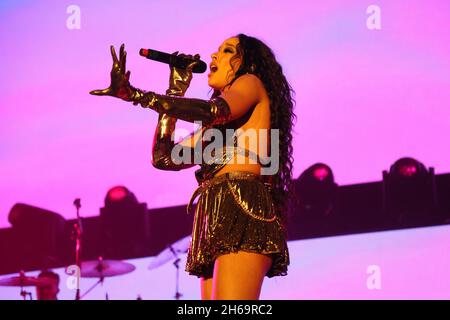 Las Vegas, États-Unis.14 novembre 2021.La chanteuse Tinashe joue sur scène pendant le Day N Vegas Music Festival au Las Vegas Festival Grounds de Las Vegas, Nevada, le samedi 13 novembre 2021.Photo de James Atoa/UPI crédit: UPI/Alay Live News Banque D'Images