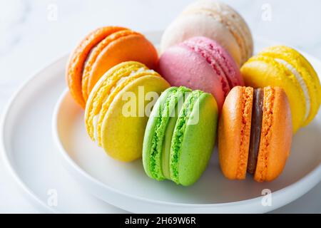 Coloré et sucré macarons français Banque D'Images