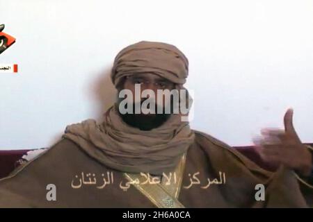 Une vidéo réalisée par Zintan Media Center montre le fils de l'ancien dirigeant libyen Saif Al Islam Kadhafi, parlant de sa capture, près de Sebha, en Libye, le 20 novembre 2011.Photo de Balkis Press/ABACAPRESS.COM Banque D'Images