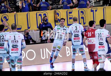 Trento, Italie.14 novembre 2021.Oreste Cavuto (ITAS Trentino) pendant ITAS Trentino vs Vero Volley Monza, Volleyball Italien Serie A Men SuperLeague Championship Championship à Trento, Italie, novembre 14 2021 crédit: Independent photo Agency/Alay Live News Banque D'Images