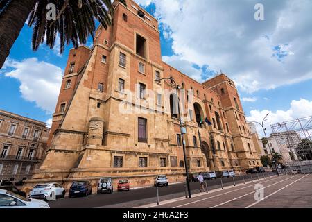 Taranto, Italie - 18 août 2021 : Palais du gouvernement dans le Centre de Taranto, Puglia, Italie (série) Banque D'Images