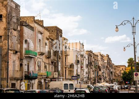 Taranto, Italie - 18 août 2021 : quartier portuaire de la vieille ville de Taranto (Italie) Banque D'Images