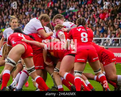 Londres, Royaume-Uni.14 novembre 2021.Twickenham, Londres, Angleterre, le 14 novembre 2021: Poppy Cleall (8 Vice capitaine Angleterre/Saracens, 49 caps) et Hannah Botterman (1 Angleterre/Saracens, 24 caps) conduisent le maul d'Angleterre vers la ligne d'essai - Women's Autumn International à Twickenham Stoop 14 novembre 2021 Claire Jeffrey/SPP crédit: SPP Sport Press photo./Alamy Live News Banque D'Images
