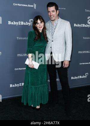 WEST HOLLYWOOD, LOS ANGELES, CALIFORNIE, États-Unis - NOVEMBRE 13 : l'actrice Zooey Deschanel et le petit ami Jonathan Scott arrivent au Gala 2021 ans 10 de Baby2Baby qui s'est tenu au Pacific Design Center le 13 novembre 2021 à West Hollywood, Los Angeles, Californie, États-Unis.(Photo de Xavier Collin/image Press Agency/Sipa USA) Banque D'Images