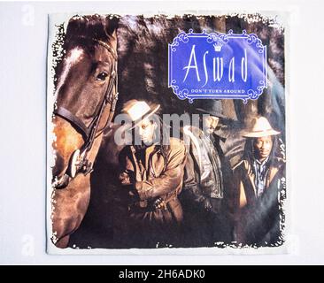 Pochette photo de la version vinyle de sept pouces de ne pas tourner autour par Aswad, sorti en 1988 Banque D'Images