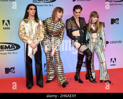 14 novembre 2021, Budapest, Hongrie.Maneskin arrive aux MTV European Music Awards 2021, qui se tiennent au Papp Laszlo Budapest Sportarena.Crédit : Doug Peters/EMPICS/Alamy Live News Banque D'Images