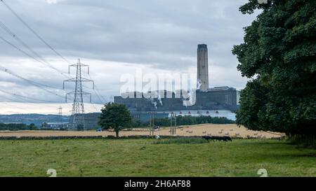 13 septembre 2015, Culross, Fife, Écosse.Le chemin côtier de Fife passe par la centrale électrique de Longannet, entre Kincardine et Culross. Banque D'Images