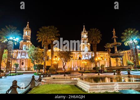 Basilique Cathédrale à la Plaza de Armas d'Arequipa au Pérou Banque D'Images