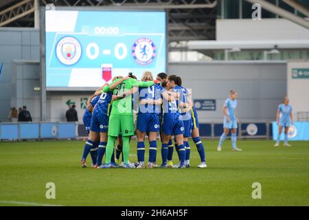 Manchester, Royaume-Uni.14 novembre 2021.Manchester, Angleterre, novembre 14 l'équipe de Chelsea se rencontre avant le match de la Super League FA Womens entre Manchester City et Chelsea à l'Academy Stadium à Manchester, Angleterre Paul Roots/SPP crédit: SPP Sport Press photo./Alamy Live News Banque D'Images