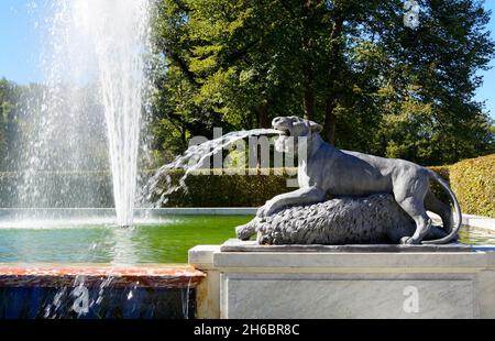 grand palais bavarois Herrenchiemsee, fontaines, ouvrages d'eau et parcs construits par le roi Louis II de Bavière sur l'île Herreninsel, Bavière (Allemagne Banque D'Images