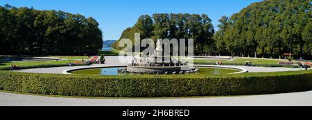 grand palais bavarois Herrenchiemsee, fontaines, ouvrages d'eau et parcs construits par le roi Louis II de Bavière sur l'île Herreninsel, Bavière (Allemagne Banque D'Images