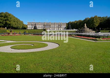 grand palais bavarois Herrenchiemsee, fontaines, ouvrages d'eau et parcs construits par le roi Louis II de Bavière sur l'île Herreninsel, Bavière (Allemagne Banque D'Images