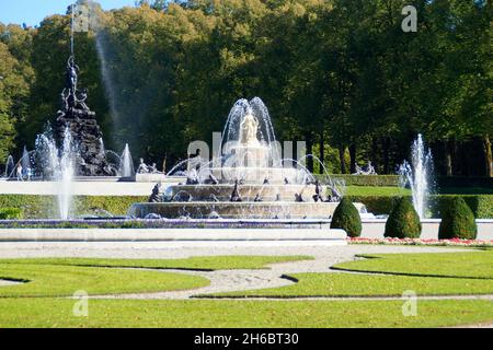 grand palais bavarois Herrenchiemsee, fontaines, ouvrages d'eau et parcs construits par le roi Louis II de Bavière sur l'île Herreninsel, Bavière (Allemagne Banque D'Images