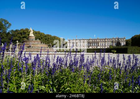 grand palais bavarois Herrenchiemsee, fontaines, ouvrages d'eau et parcs construits par le roi Louis II de Bavière sur l'île Herreninsel, Bavière (Allemagne Banque D'Images