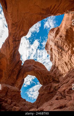 Magnifique Double Arch dans le parc national d'Arches, Etats-Unis Banque D'Images