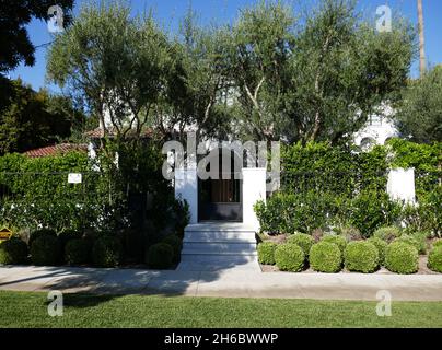 Beverly Hills, Californie, États-Unis le 16 septembre 2021 Une vue générale de l'atmosphère de l'acteur Leslie Howard, de l'acteur Robert Wolders, de l'écrivain Elsie Janis, du producteur Irving Thalberg, de l'actrice Norma Shearer et de l'ancien domicile de l'acteur Robert Ritchie au 724 N. Linden Drive le 16 septembre 2021 à Beverly Hills, Californie, États-Unis.Photo par Barry King/Alay stock photo Banque D'Images