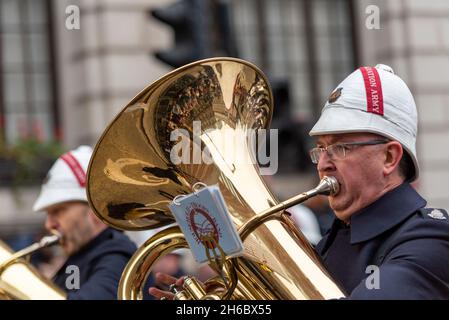 GROUPE DE TROUPES DE LA MAISON DE L'ARMÉE DU SALUT au Lord Mayor's Show, Parade, procession passant le long de Poultry, près de Mansion House, Londres, Royaume-Uni Banque D'Images