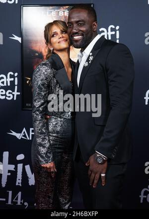 Hollywood, États-Unis.14 novembre 2021.HOLLYWOOD, LOS ANGELES, CALIFORNIE, États-Unis - NOVEMBRE 13 : l'actrice Halle Berry et l'acteur Shamier Anderson arrivent au Fest de l'AFI 2021 - projection officielle de Netflix 'bruised' au Théâtre chinois IMAX de TCL le 13 novembre 2021 à Hollywood, Los Angeles, Californie, États-Unis.(Photo de NOx Yang/image Press Agency/Sipa USA) crédit: SIPA USA/Alay Live News Banque D'Images