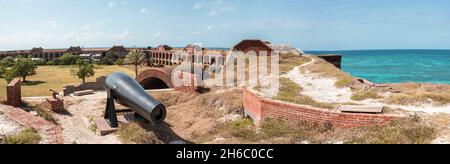 Cannon sur le toit de fort Jefferson, Dry Tortuga Island, Floride, États-Unis Banque D'Images