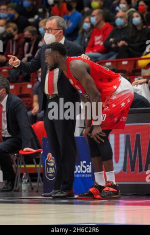 Forum Mediolanum, Milan, Italie, 14 novembre 2021,Fioretti parle à Jerian Grant (AX Armani Exchange Olimpia Milano) pendant A|X Armani Exchange M. Banque D'Images