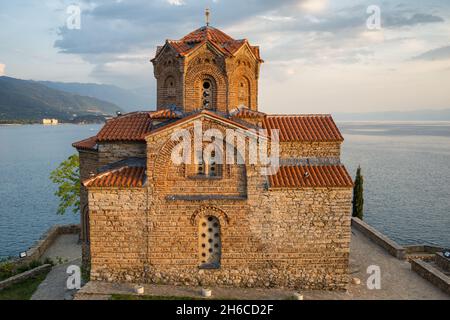 Église Saint-Jean à Kaneo, sur le lac d'Ohrid, dans la ville d'Ohrid, en Macédoine du Nord Banque D'Images