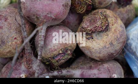 ¸betterave rouge rubis fraîche prête pour une variété de plats délicieux. Betterave : un légume-racine vibrant rempli de vitamines et de minéraux. Banque D'Images