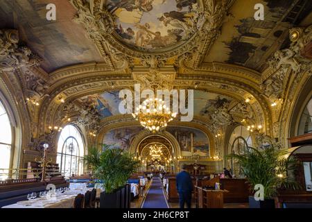 France.Paris (75) (12ème arrondissement).Le restaurant le train bleu, de style néo-baroque et Belle Epoque des années 1900, construit par l'a Banque D'Images