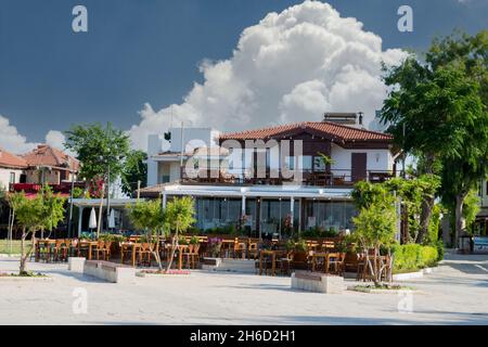 Side, Antalya, Turquie - 06.28.2021 : les rues du centre-ville, le bazar et le port de Side, Antalya. Maisons grecques authentiques d'anatolie. Banque D'Images