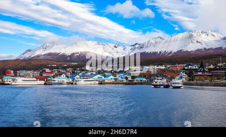 USHUAIA, ARGENTINE - 15 avril 2016 : Ushuaia vue aérienne. Ushuaia est la capitale de la province de Terre de Feu en Argentine. Banque D'Images