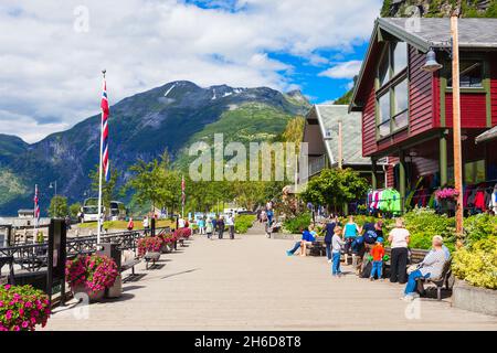 OSLO, Norvège - 29 juillet 2017 : Geiranger est un petit village touristique dans la région de Sunnmore en Norvège. Geiranger se trouve au Geirangerfjord. Banque D'Images