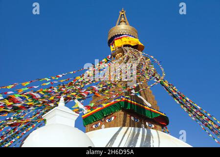 Boudha, bodhnath ou Boudhanath stupa avec des drapeaux de prière, la plus grande stupa bouddhiste dans la ville de Katmandou - le bouddhisme au Népal Banque D'Images