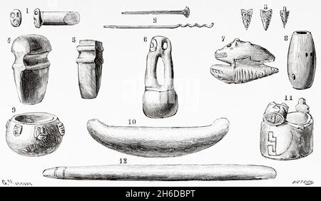 Les peuples primitifs, cimetières préhistoriques de l'Argentine.1,4,5 axes de pierre.3 flèches.2 petits outils.7.8 instruments de musique.6,10,12 pilons.9.10 mortiers.Ancienne illustration gravée du XIXe siècle de la nature 1897 Banque D'Images