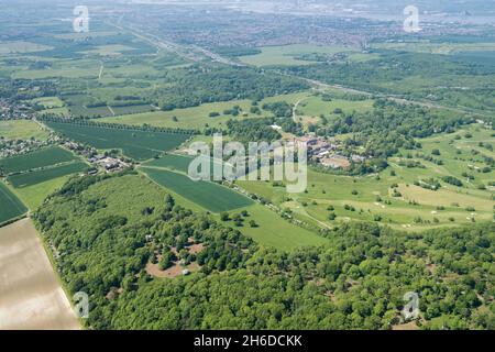 Cobham Hall Park, qui comprend des jardins ornementaux de la fin du XVIIIe et du début du XIXe siècle et des terrains de loisirs aménagés par Humphry Repton et ses fils, Kent, 2018. Banque D'Images