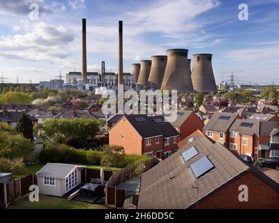 Ferrybridge C Power Station, West Yorkshire, 2018.Vue générale du nord-ouest en face de la centrale électrique. Banque D'Images